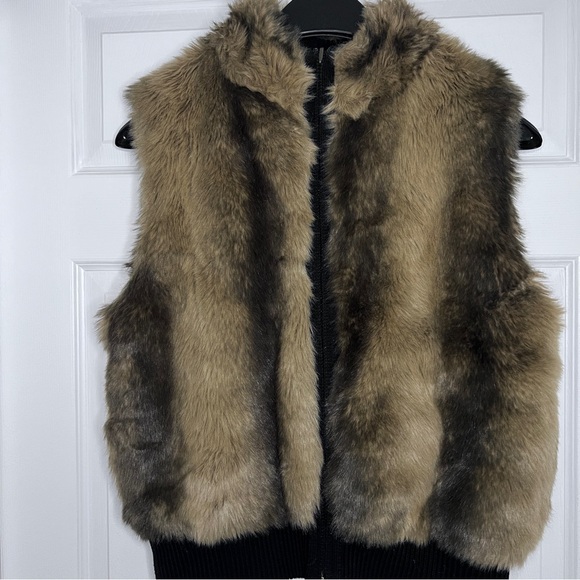Lisa International Faux Fur Sleeveless - Picture 2 of 7